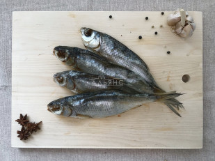 Арахис: Вобла вяленая астраханская средняя